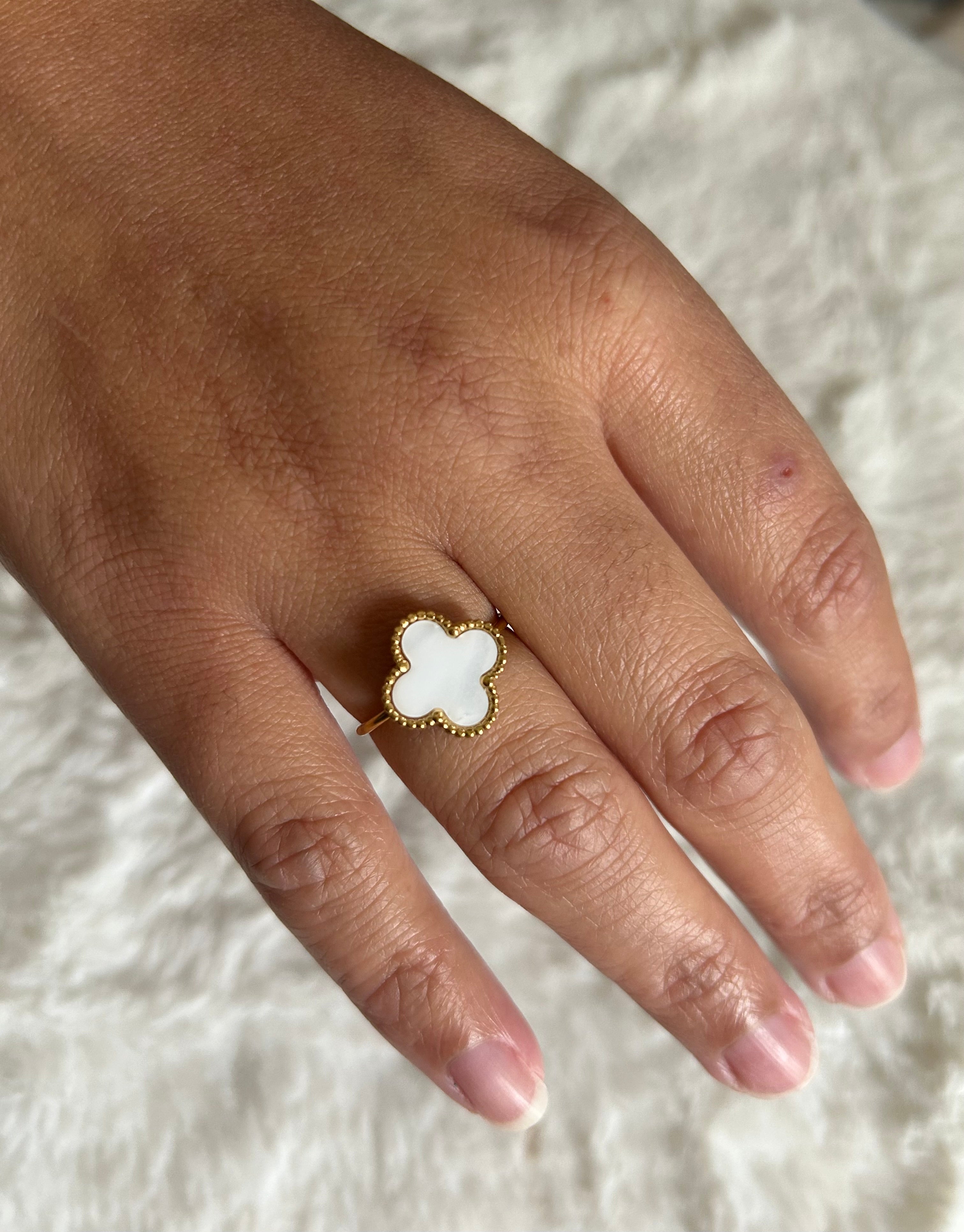 Bague trèfle blanc